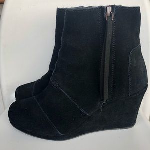 Toms Black sz 7 black desert booties